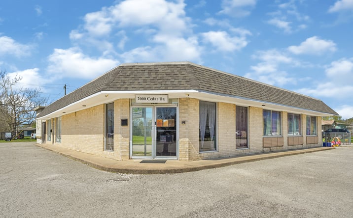 Pictures of Mixed Use, Office, Retail property located at 2000 Cedar Dr, La Marque, TX 77568 for sales - image #1