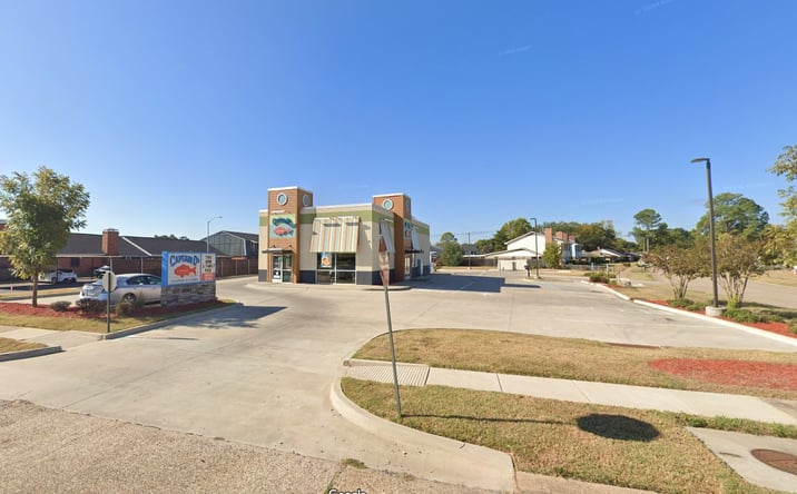 Pictures of Retail property located at 7798 Youree Drive, Shreveport, LA 71105 for sales - image #1