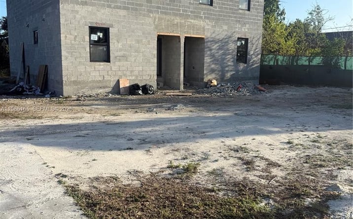 Pictures of Multifamily property located at 528 NW 13th St, Florida City, FL 33034 for sales - image #1
