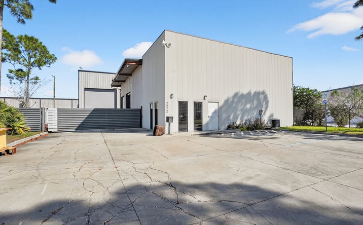Pictures of Industrial property located at 2972 Oxbow Cir, Cocoa, FL 32926 for sales - image #1