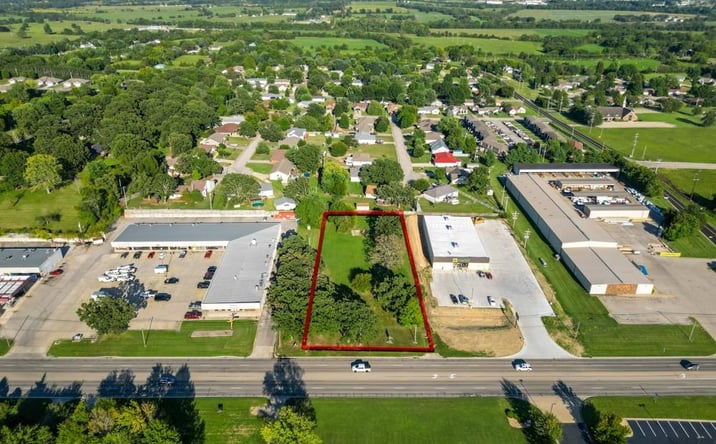 Pictures of Land property located at 1075 Lynn St, Lebanon, MO 65536 for sales - image #1
