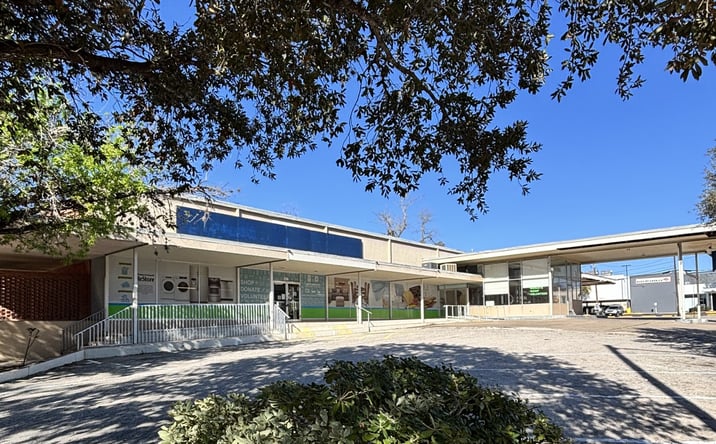 Pictures of Retail, Office, Mixed Use property located at 256 W Court St, Seguin, TX 78155 for sales - image #1