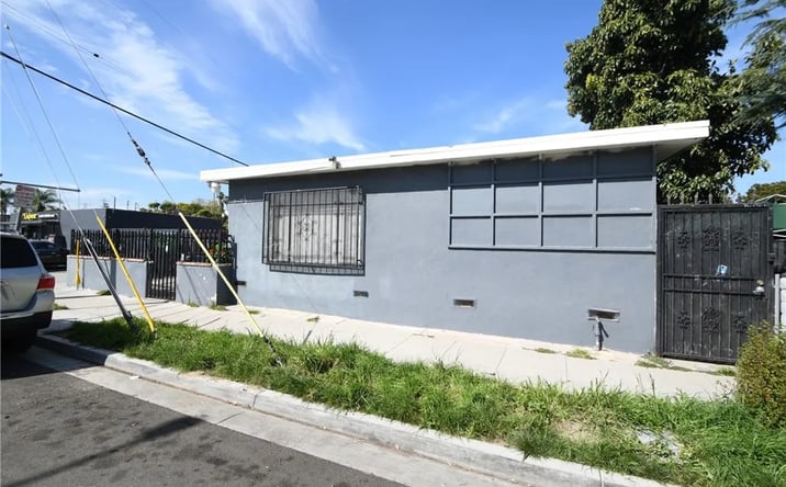 Pictures of Multifamily property located at 19 E 69th Street, Long Beach, CA 90805 for sales - image #1
