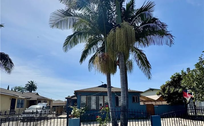 Pictures of Multifamily property located at 904 E Stockton, Compton, CA 90221 for sales - image #1