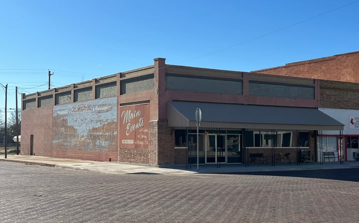 Pictures of Hospitality, Mixed Use, Office, Retail property located at 240 North Main Street, Childress, TX 79201 for sales - image #1