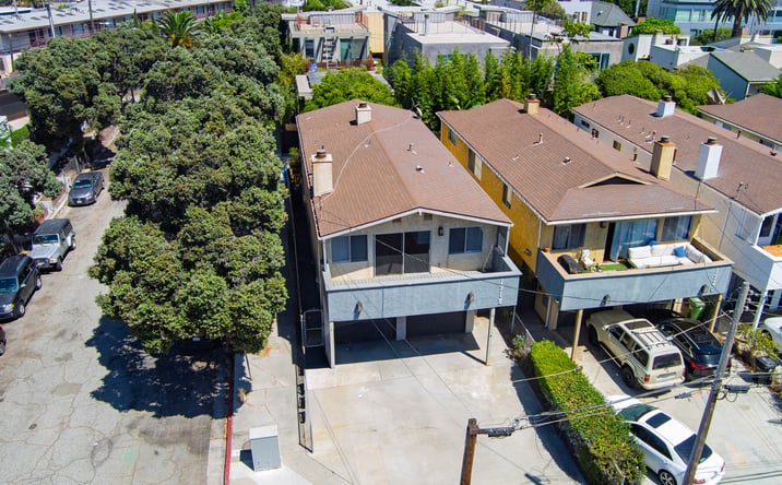Pictures of Multifamily property located at 1920 Canal St, Los Angeles, CA 90291 for sales - image #1