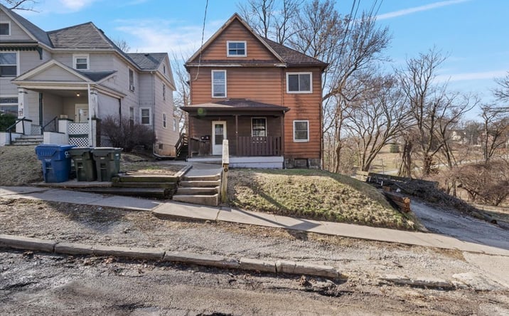 Pictures of Multifamily property located at 3 Riverview Place, Davenport, IA 52803 for sales - image #1