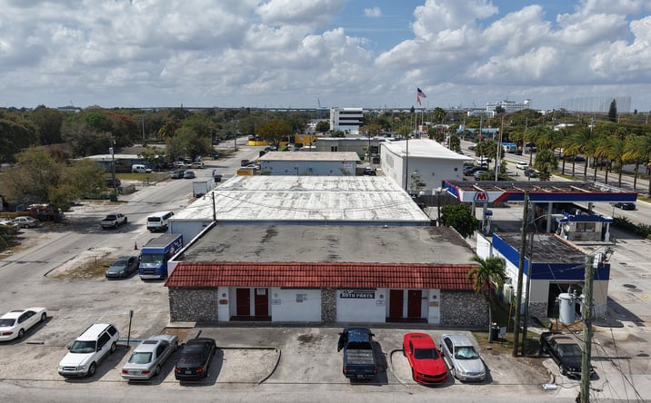 Pictures of Office, Retail property located at 16600 NE 3rd Ave, Miami, FL 33162 for sales - image #1
