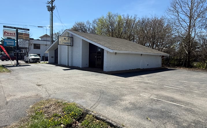 Pictures of Office, Retail property located at 264 S Lowry St, Smyrna, TN 37167 for sales - image #1
