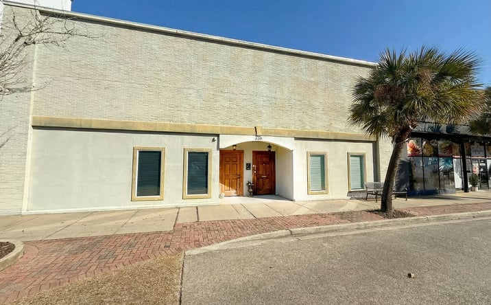 Pictures of Office property located at 633 Delmas Ave, Pascagoula, MS 39567 for sales - image #1