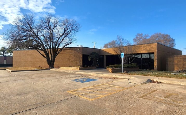 Pictures of Mixed Use, Office, Retail, Special Purpose property located at 2033 Heritage Park Dr, Oklahoma City, OK 73120 for sales - image #1