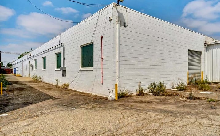 Pictures of Retail property located at 11010-11020 Santa Fe Ave, Lynwood, CA 90262 for sales - image #1