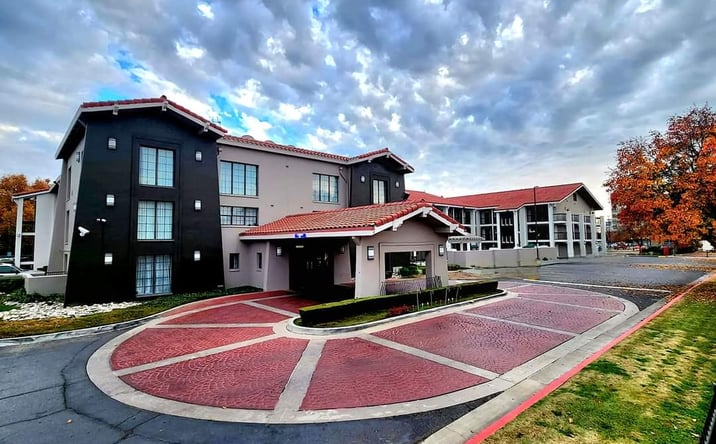 Pictures of Hospitality property located at 2926 E Tulare Ave, Fresno, CA 93721 for sales - image #1