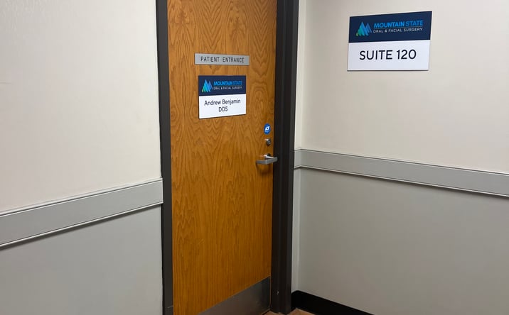 Pictures of Office property located at 2301 Lexington Ave, Ashland, KY 41101 for sales - image #1