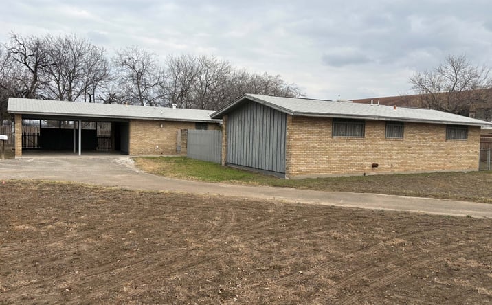 Pictures of Office property located at 214 S. W.W. White Road, San Antonio, TX 78219 for sales - image #1