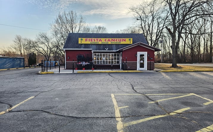 Pictures of Retail property located at 2061 W Galena Ave, Freeport, IL 61032 for sales - image #1