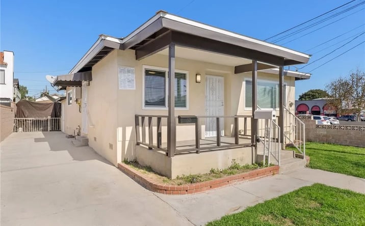 Pictures of Multifamily property located at 526 W 2nd, San Pedro, CA 90731 for sales - image #1