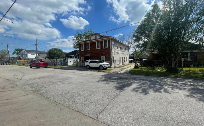 Pictures of Multifamily property located at 6810 Avenue F, Houston, TX 77011 for sales - image #1