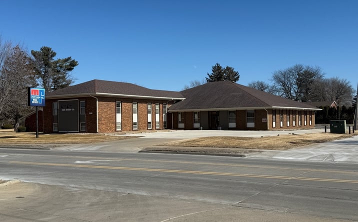 Pictures of Office property located at 2500 41 Street, Moline, IL 51265 for sales - image #1