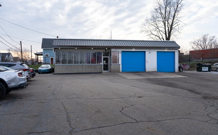 Pictures of Retail property located at 2203 Navarre Rd SW, Canton, OH 44706 for sales - image #1