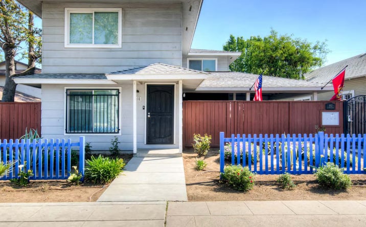 Pictures of Multifamily property located at 402 N Poplar Ave, Fresno, CA 93701 for sales - image #1