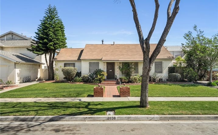 Pictures of Multifamily property located at 2038 San Anseline, Long Beach, CA 90815 for sales - image #1