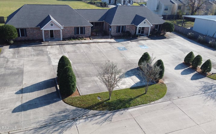 Pictures of Office property located at 725 Weldon St, New Iberia, LA 70560 for sales - image #1