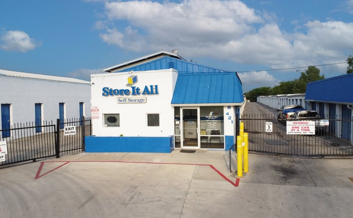 Pictures of Self Storage property located at 421 N General McMullen Dr, San Antonio, TX 78237 for sales - image #1