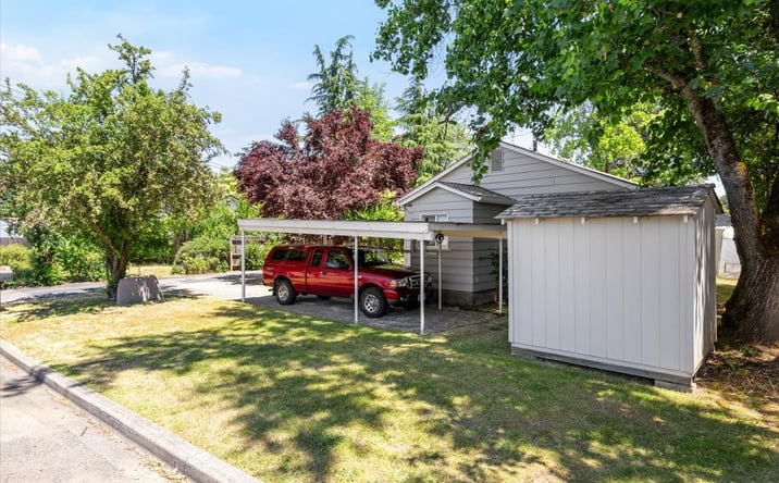 Pictures of Multifamily property located at 307 Tussey Ln, Grants Pass, OR 97527 for sales - image #1