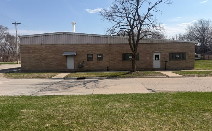 Pictures of Industrial property located at 202 43rd Street, Moline, IL 61265 for sales - image #1