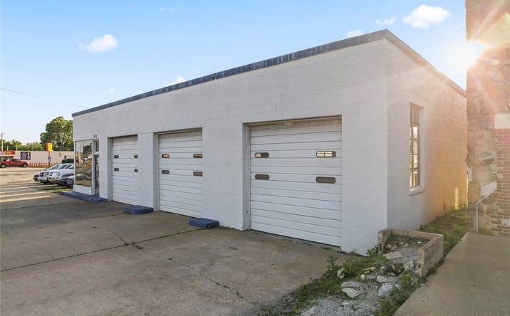 Pictures of Retail, Office, Industrial property located at 249 S Wilson, Vinita, OK 74301 for sales - image #1