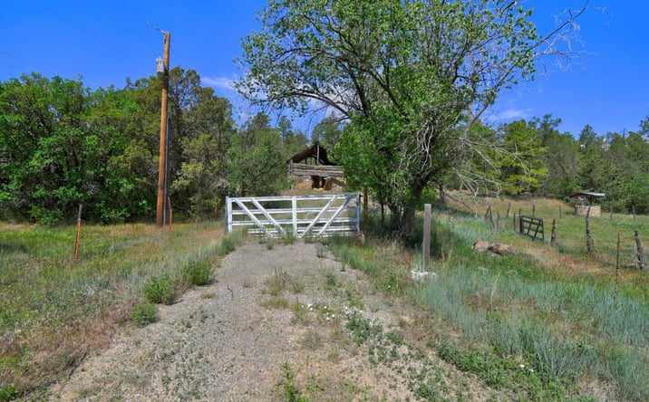 Pictures of Land property located at 146 Skyland Boulevard, Tijeras, NM 87059 for sales - image #1
