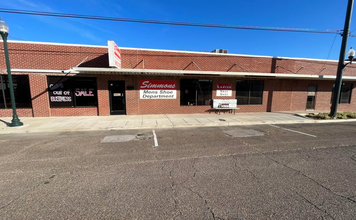 Pictures of Retail property located at 204 S 14th Avenue, Humboldt, TN 38343 for sales - image #1