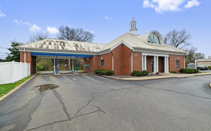 Pictures of Hospitality, Mixed Use, Office, Retail, Special Purpose property located at 2521 Washington Ave, Evansville, IN 47714 for sales - image #1