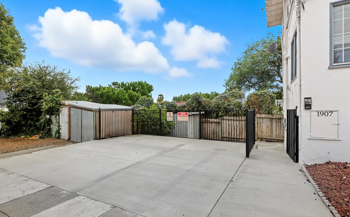 Pictures of Multifamily property located at 2138 19th Ave, Oakland, CA 94606 for sales - image #1