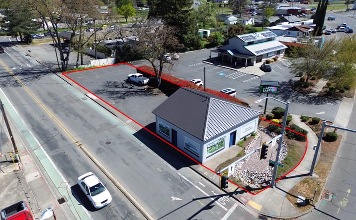 Pictures of Office, Retail property located at 101 E Park St, Grants Pass, OR 97527 for sales - image #1