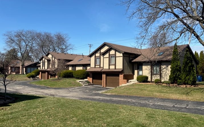Pictures of Multifamily property located at 5913 Staghorn Dr, Toledo, OH 43614 for sales - image #1