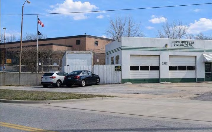 Pictures of Retail property located at 5030 Leavenworth Road, Kansas City, KS 66104 for sales - image #1