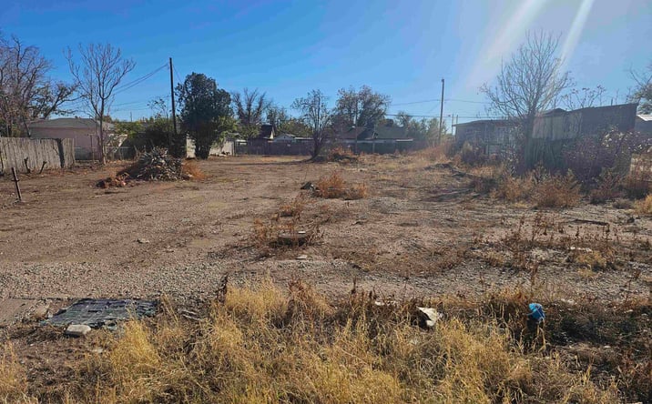 Pictures of Land property located at 1005 W Fox Street, Carlsbad, NM 88220-4310 for sales - image #1