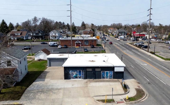 Pictures of Retail property located at 301 W. State Blvd., Fort Wayne, IN 46808 for sales - image #1