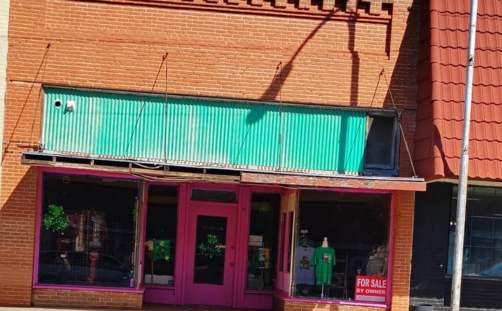 Pictures of Retail property located at 112 N Main St, Shamrock, TX 79079 for sales - image #1