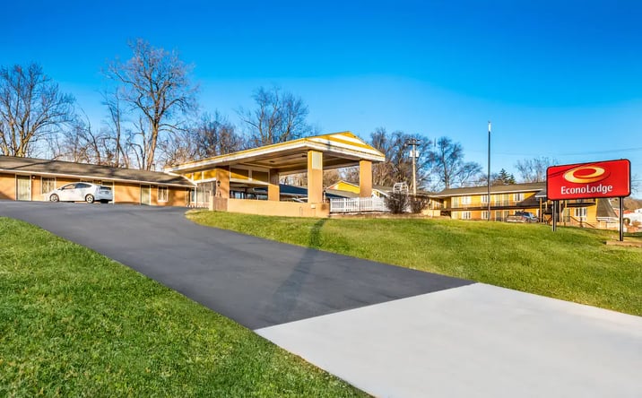 Pictures of Hospitality property located at 1315 A Ave E, Oskaloosa, IA 52577 for sales - image #1