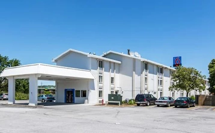 Pictures of Hospitality property located at 3032 S Expressway St, Council Bluffs, IA 51501 for sales - image #1