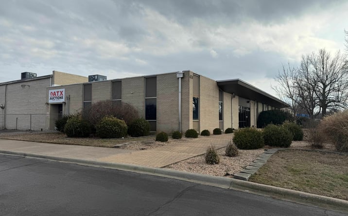 Pictures of Industrial property located at 424 N Cedarbrook Ave, Springfield, MO 65802 for sales - image #1