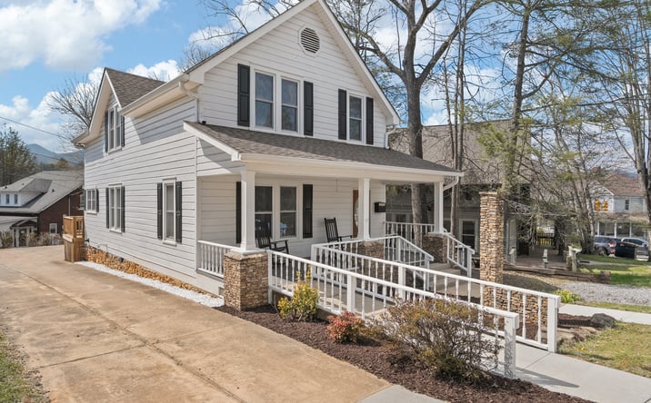 Pictures of Mixed Use, Office property located at 89 Walnut St, Waynesville, NC 28786 for sales - image #1
