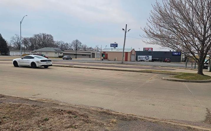 Pictures of Land, Office property located at 923 Dakota Ave, South Sioux City, NE 68776 for sales - image #1