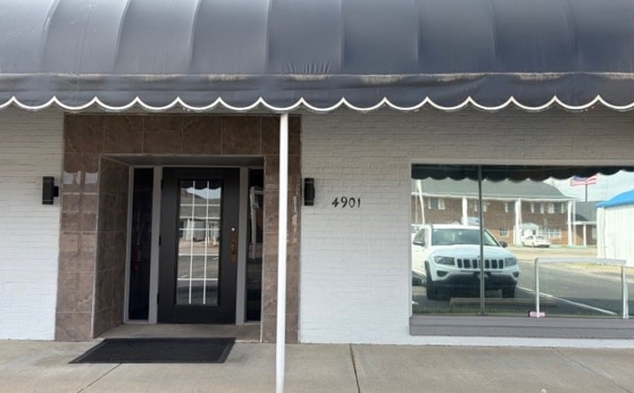 Pictures of Office, Retail property located at 4901 Tippecanoe Dr, Evansville, IN 47715 for sales - image #1