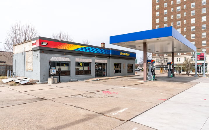 Pictures of Retail, Mixed Use property located at 1830 5TH Avenue, Moline, IL 61265 for sales - image #1