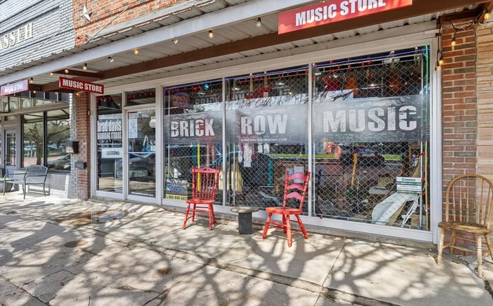 Pictures of Retail property located at 1132 Main Street, Commerce, TX 75428 for sales - image #1