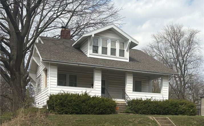 Pictures of Multifamily property located at 1987 E Cantrell St, Decatur, IL 62521 for sales - image #1